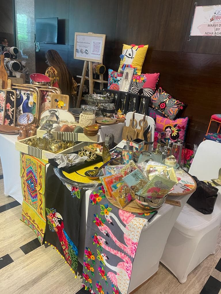 Maavi Decor by Neha Agarwal stall with flamingo runners